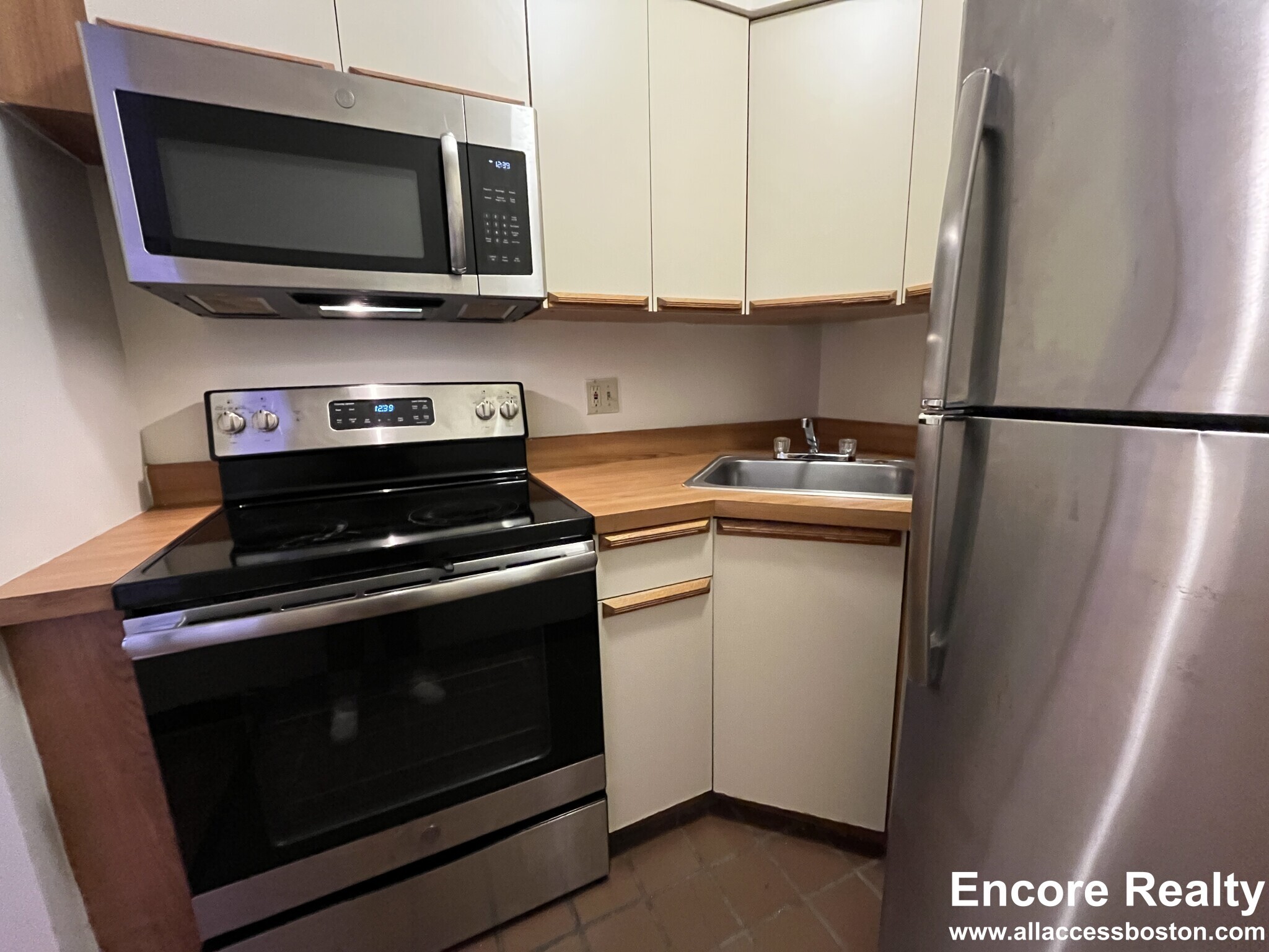 Building Photo - 81 Essex St