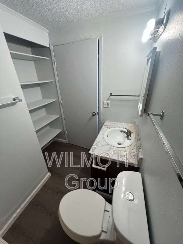 Building Photo - 2000 Indianapolis Rd