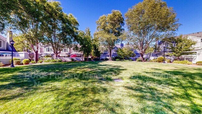 Building Photo - 520 Laurel Grove Cir