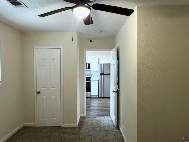 Building Photo - 405 Westcliff Cir