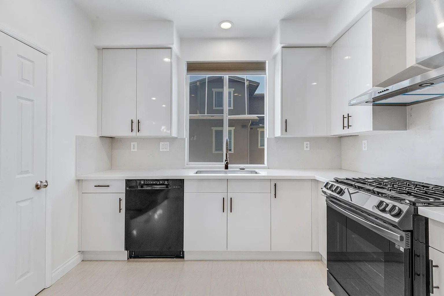 Building Photo - 140 Liberty St