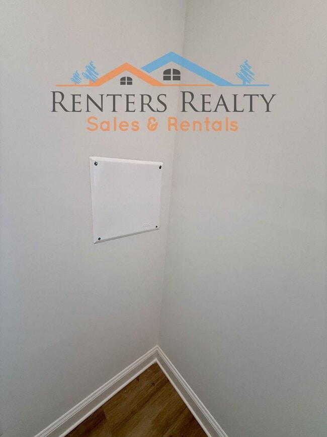 Building Photo - Stunning 2 Bedroom with Courtyard