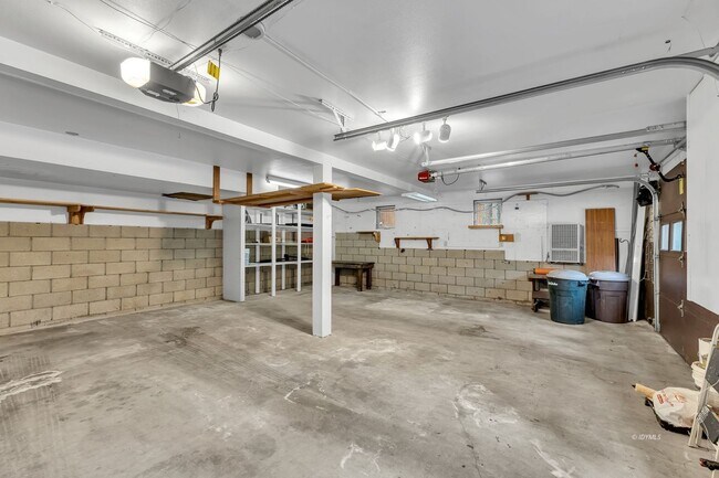 Building Photo - Mountain Lodge Home 1 Mile Away from the C...