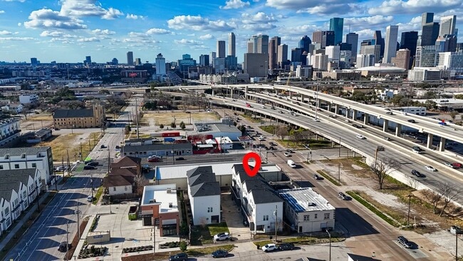 Building Photo - 2010 St Charles St