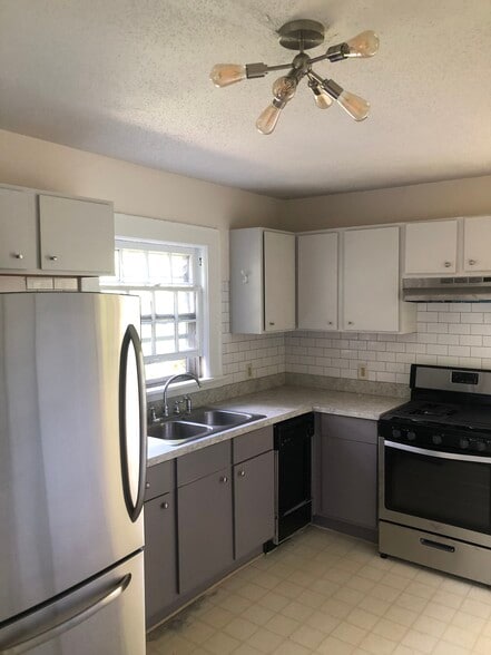 Building Photo - 1002 4th Street Dr NW