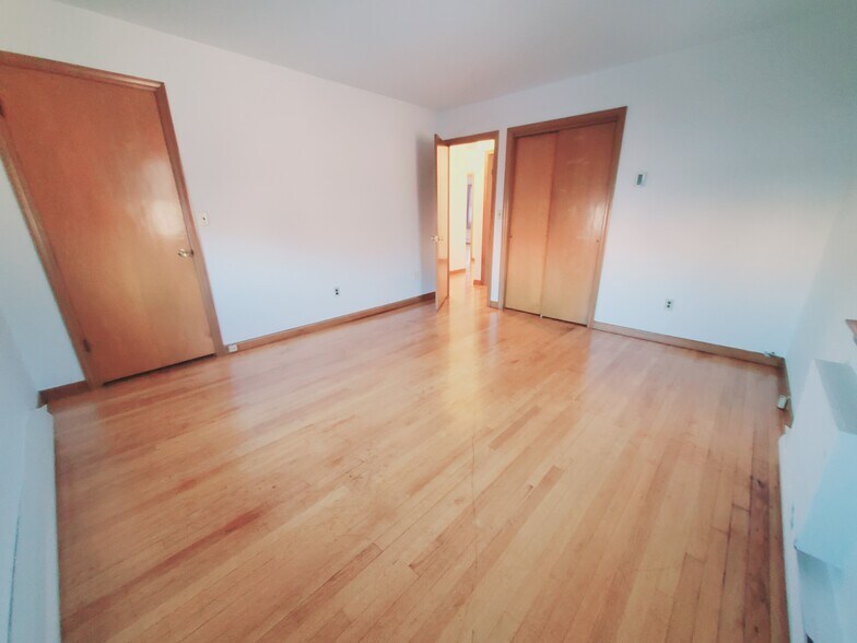 Building Photo - 16 Harold Ave