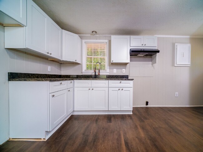 Building Photo - "Charming 3-Bedroom Retreat in Kings Mountain - Cozy 1050 sqft Home!"