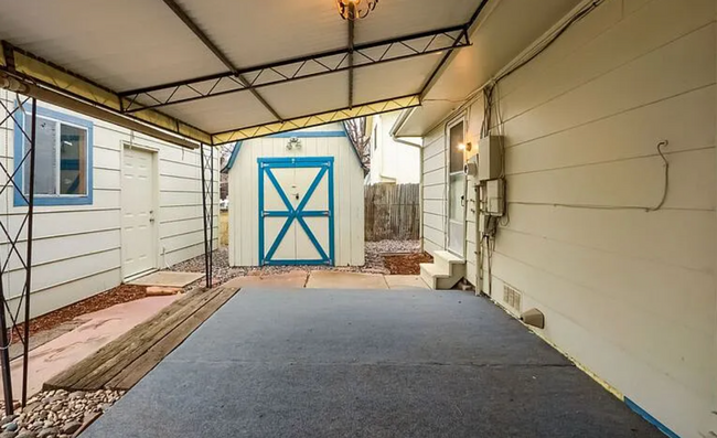 Building Photo - Charming & Spacious 5-Bedroom Home! Detach...