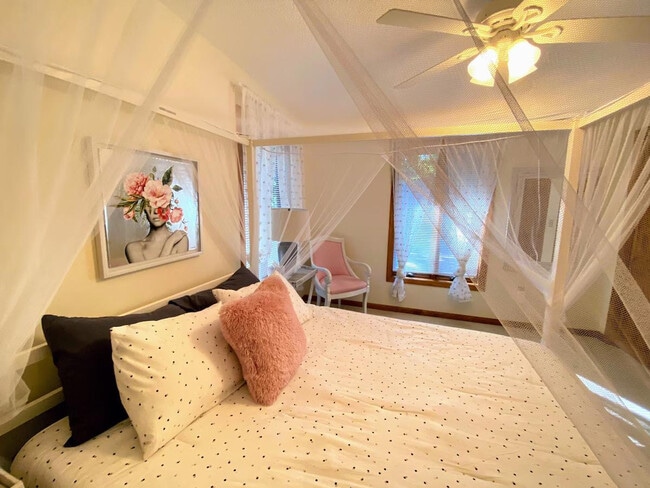 Building Photo - 140 Paquette Cir