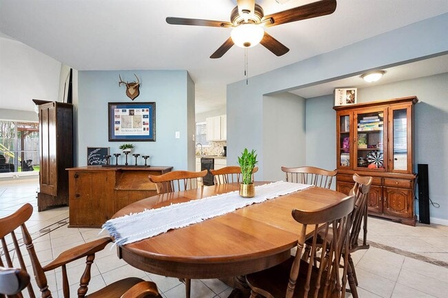 Building Photo - 22206 Meadowrock Dr