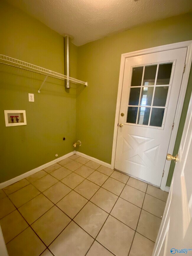 Building Photo - 242 Comet Dr