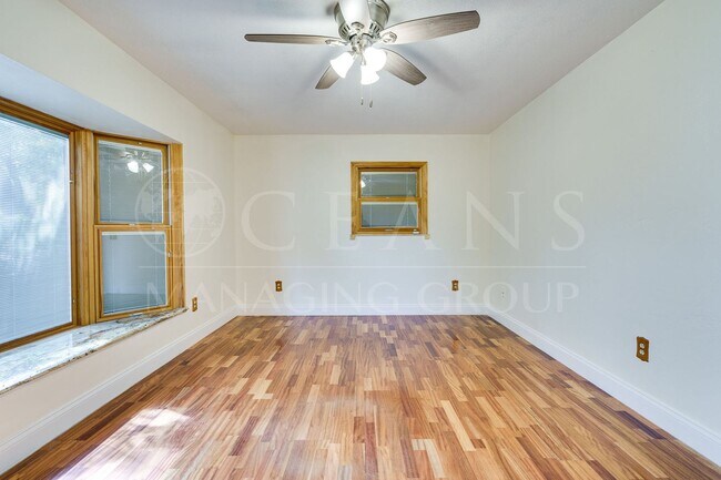 Building Photo - Convenient, Updated, and Plenty of Room fo...