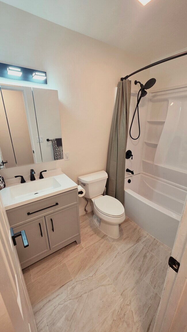 Building Photo - 4122 Lewis St