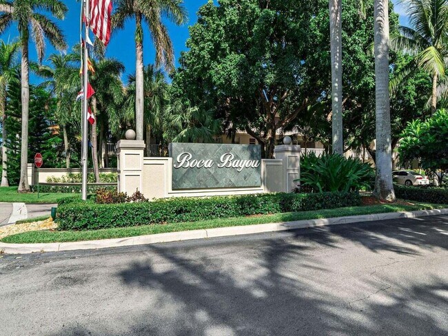 Building Photo - 4 Royal Palm Way