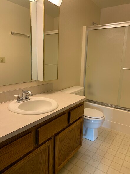 Building Photo - 107 La Villa Dr