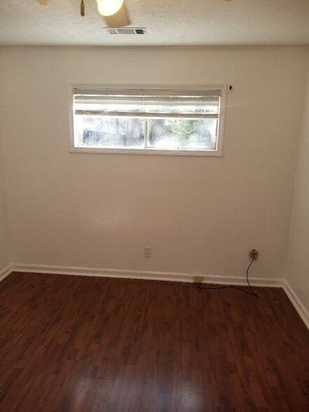 Building Photo - 235 Sunnylane Dr