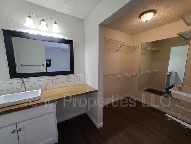 Building Photo - 66 Plaza Ave