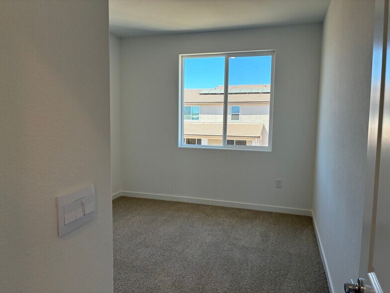 Building Photo - 8133 Arrowfield Way