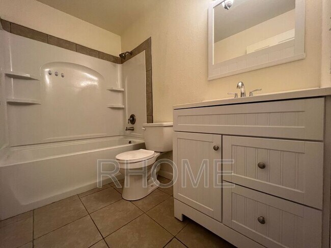 Building Photo - 267 W Center St