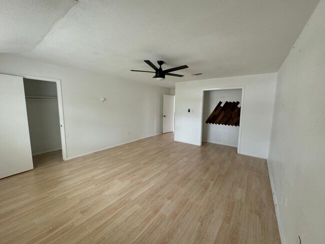 Building Photo - 6685 Kentwick Dr