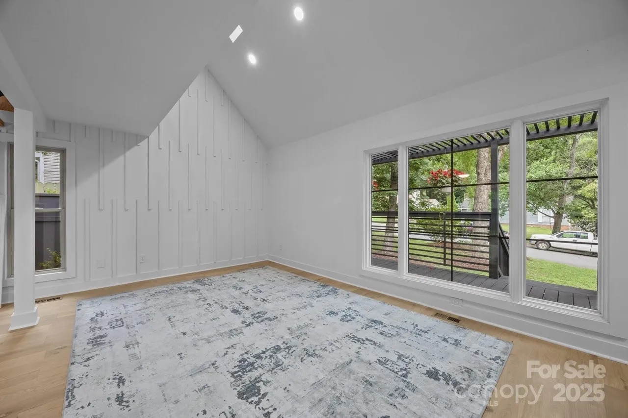 Building Photo - Room in House on Piney Path Rd