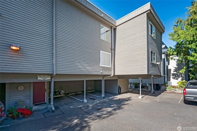 Building Photo - 4226 Beach Dr SW