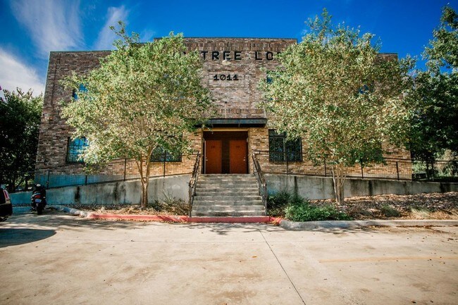 Primary Photo - 1011 N LBJ Dr