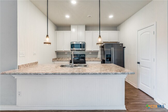 Building Photo - 1999 Wind Chime Wy