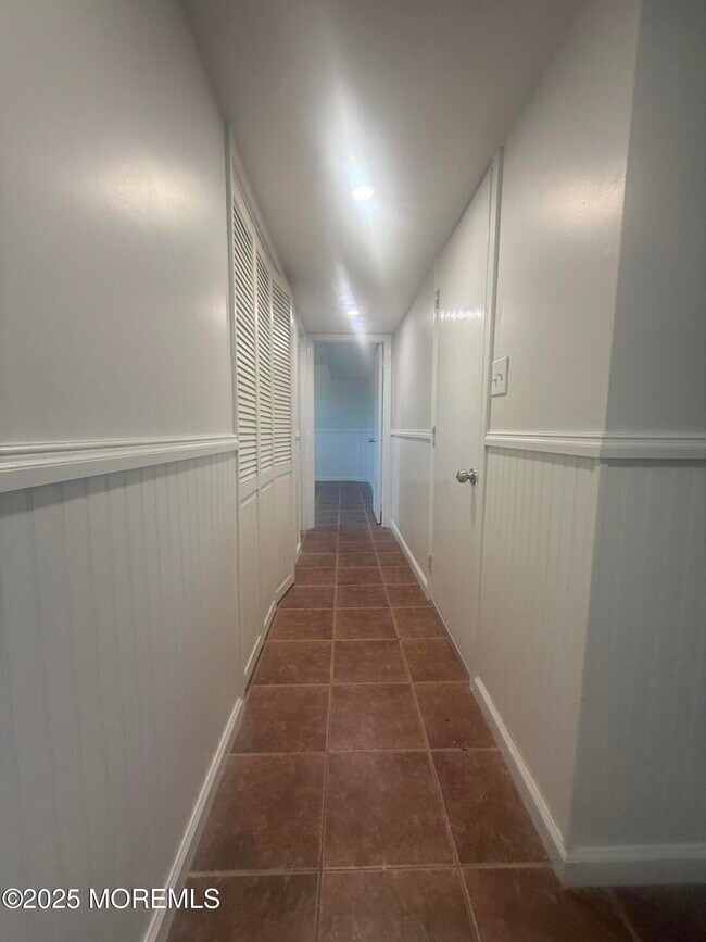 Building Photo - 117 Greymoor Rd