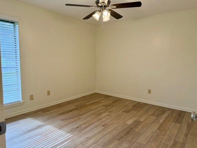 Building Photo - 402 Fawn Trail