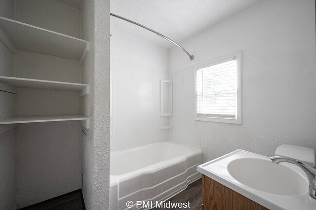 Building Photo - "Charming 3-Bedroom Home in Anderson's Hea...
