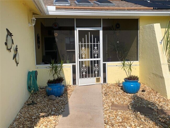 Building Photo - 571 Bellaire Dr