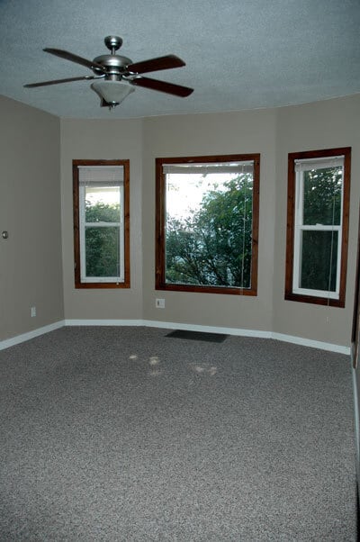 Building Photo - 1115 E Burlington St