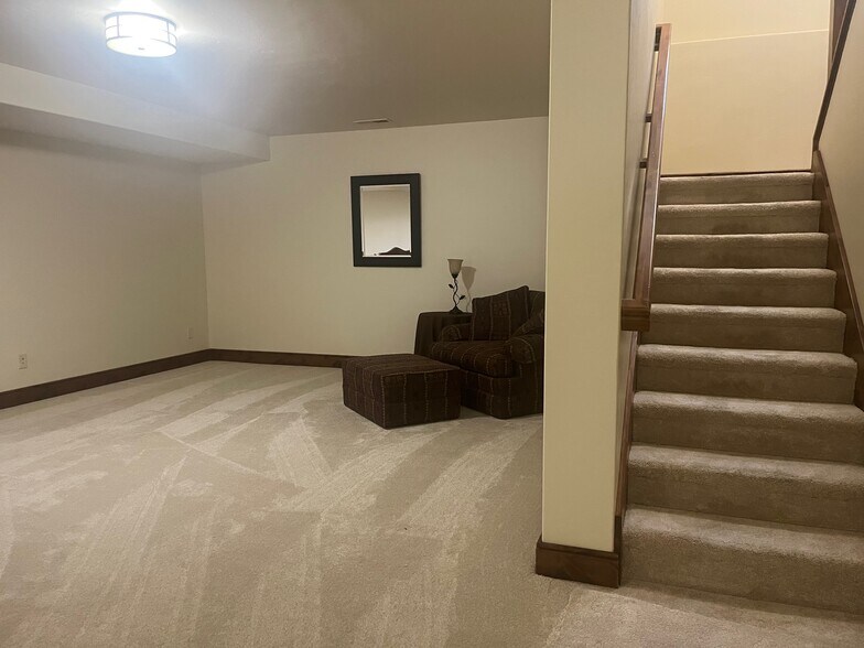Building Photo - 720 Clearwater Dr