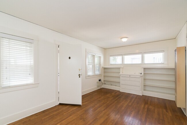 Building Photo - 1718