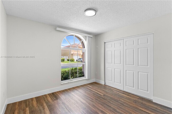 Building Photo - 14611 SW 156th Ave