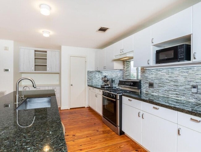 Building Photo - 5235 Blossom St