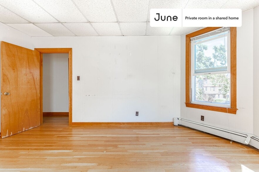 Building Photo - Room in Shared 5 bed/1 bath home