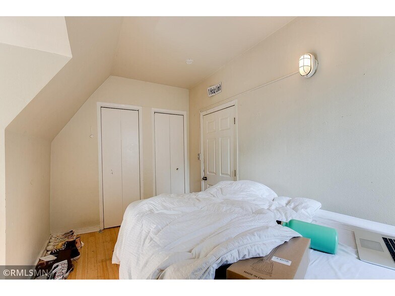 Building Photo - 715 6th Ave SE