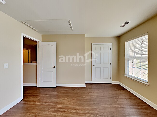 Building Photo - 982 Acadia Ct