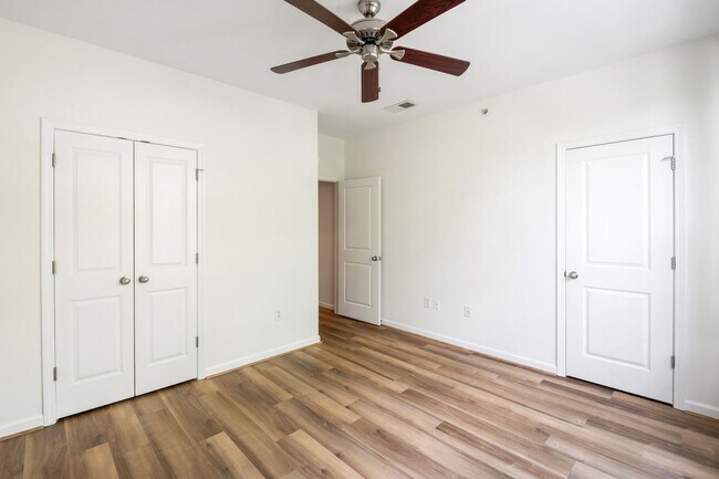 Building Photo - 1BR, 1Ba Condo in Walker Square