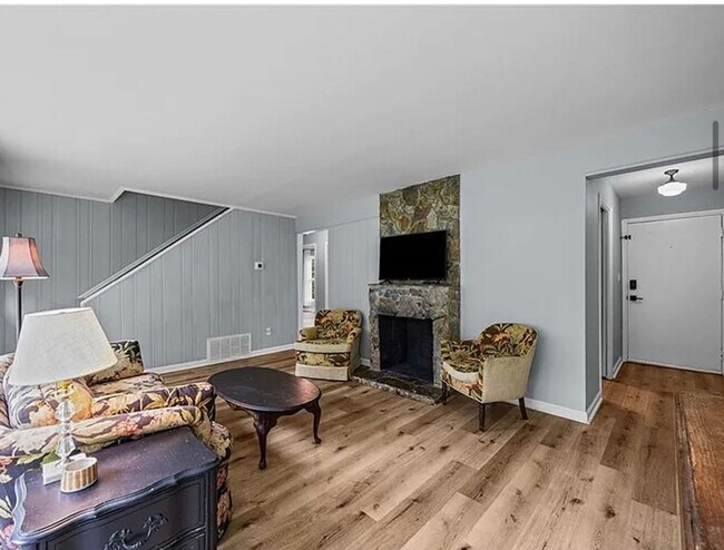 Building Photo - 4 bedroom in Kirkwood/Old Irving park!!
