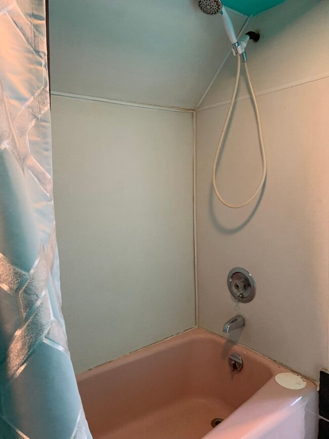 Building Photo - HEAT IS NOW INCLUDED IN THE RENT!Charming 2-Bedroom, 1-Bath Single-Family Home in the Borough of ...