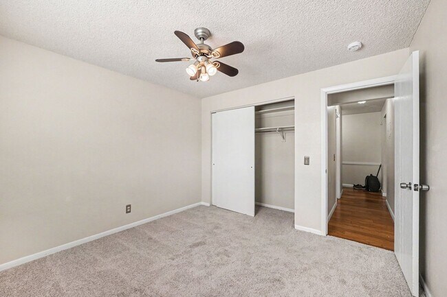 Building Photo - 232 S Brentwood St