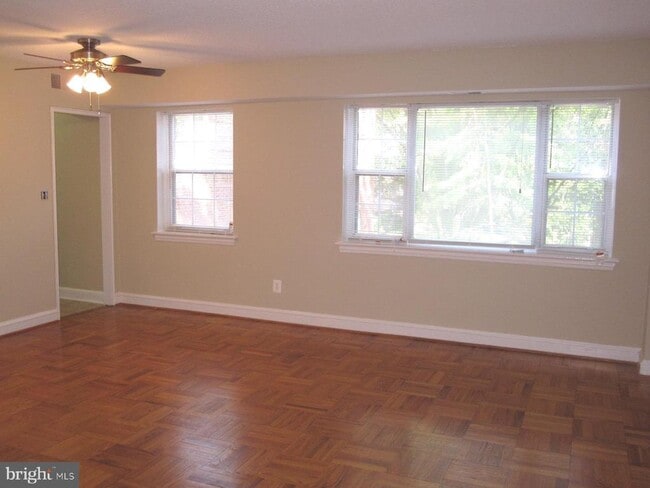 Building Photo - 1320 Fort Myer Dr