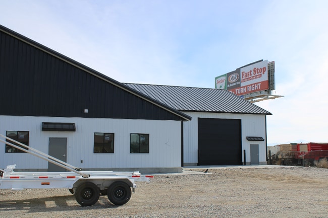 Building Photo - 61A W 465 N