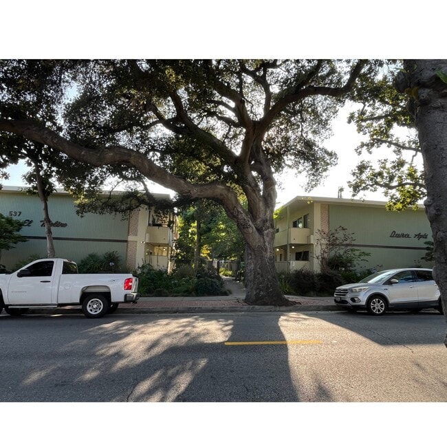 Building Photo - 537 N El Molino Ave