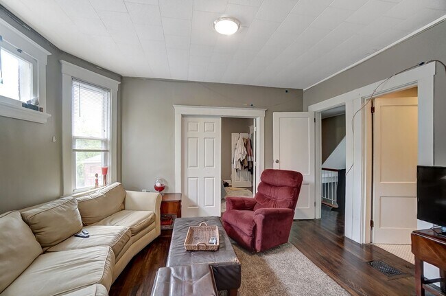 Building Photo - 350 Volkert St