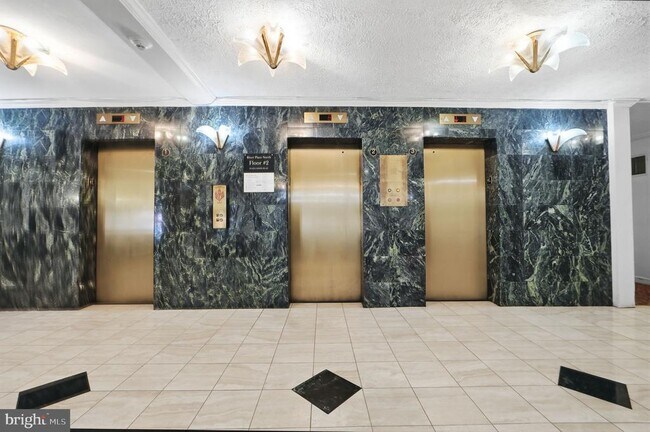 Building Photo - 1121 Arlington Blvd