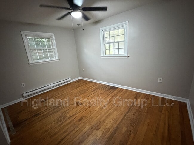 Building Photo - 152 Penn St